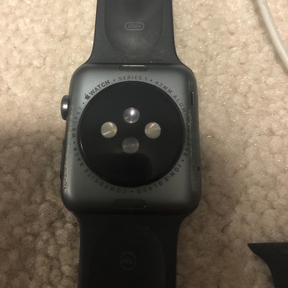 Series 1 42mm black Apple Watch - Picture 5 of 7